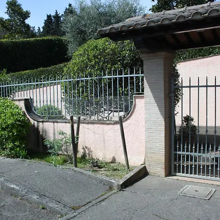 Guesthost - Residenza Menta E Rosmarino * Perugia